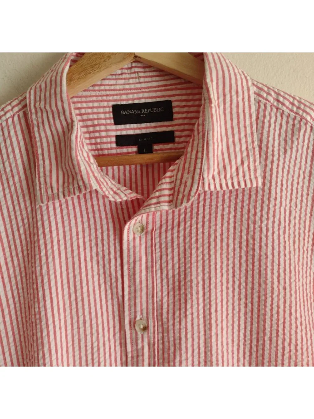 Banana Republic Mens Seersucker Shirt L Short Sleeve Red Stripe Cotton Button Up